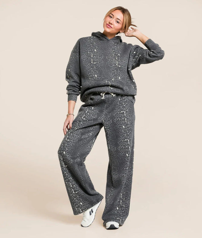 Women's two-piece leisure set with oversized hoodie and loose comfort pants made of brushed sweat with animal print StylebySassy