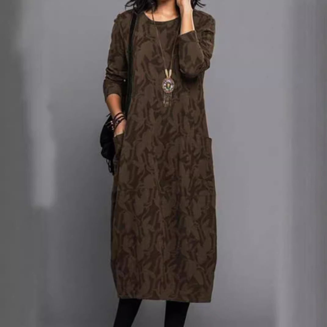 Women's casually cut midi dress made of fine knit with tone-on-tone jacquard, round neckline, and side pockets StylebySassy