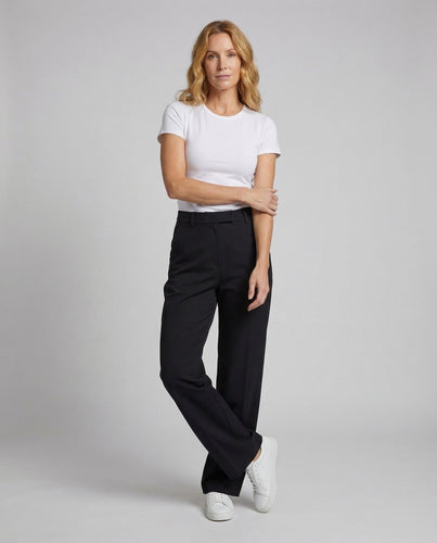 Women's pleated wide pants with side pockets