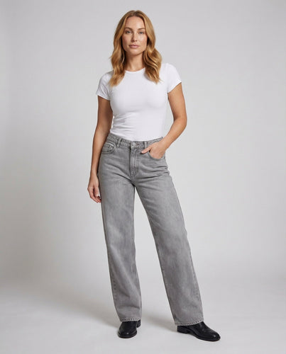 Women straight cut jeans with low rise