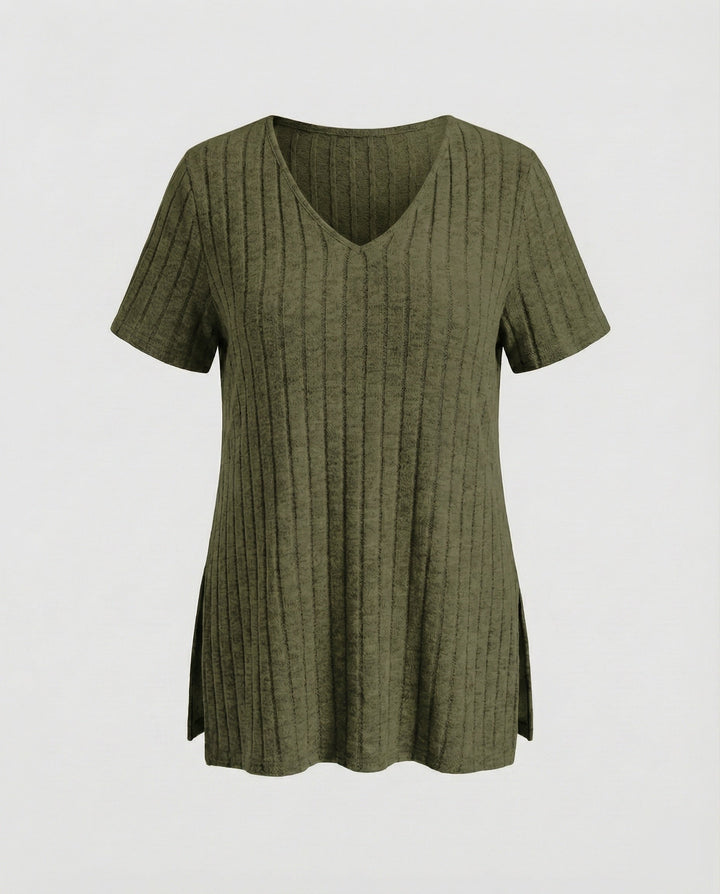 Women generously cut ribbed shirt