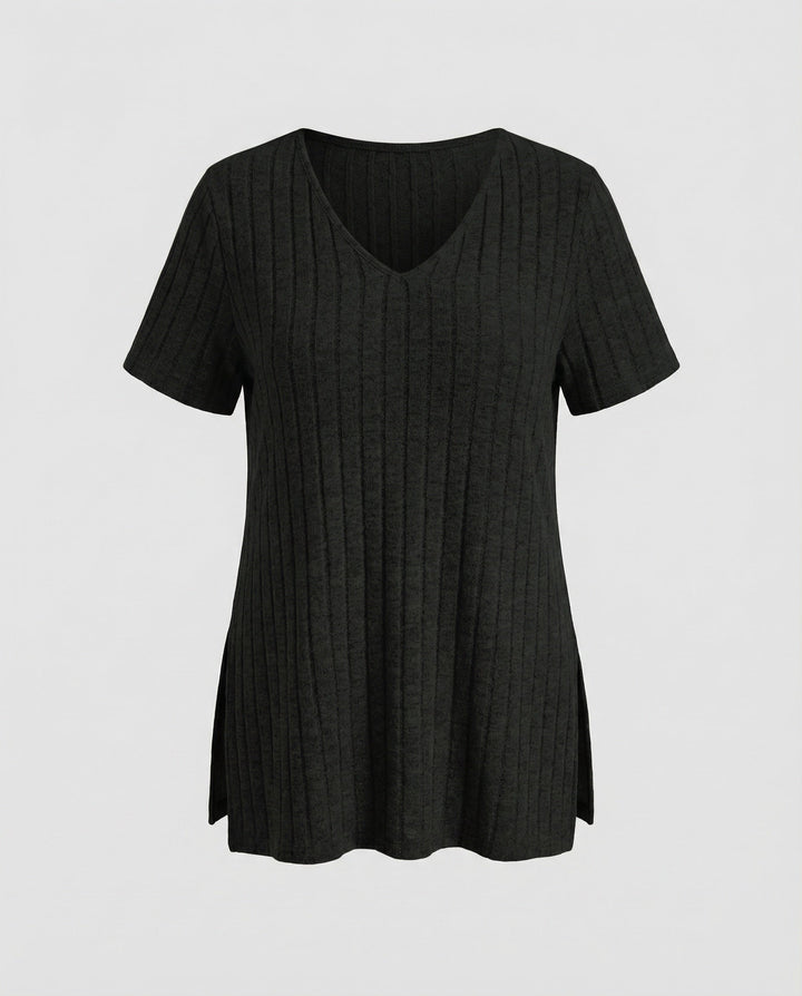 Women generously cut ribbed shirt