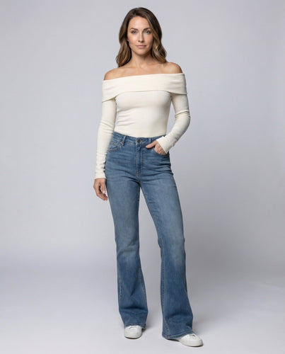 Women's high-waisted slightly flared jeans