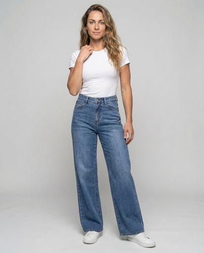 Women's high-waisted vintage jeans