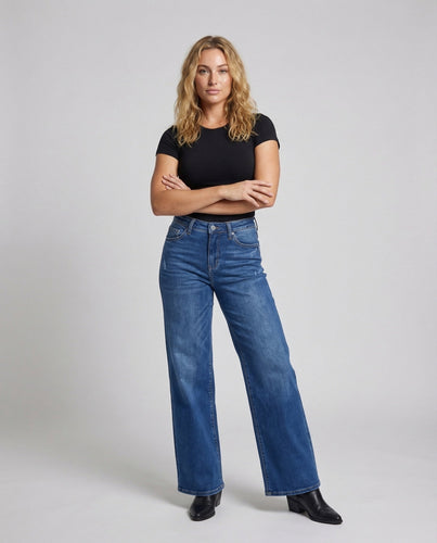 Women's high-waisted wide-leg jeans in palazzo cut
