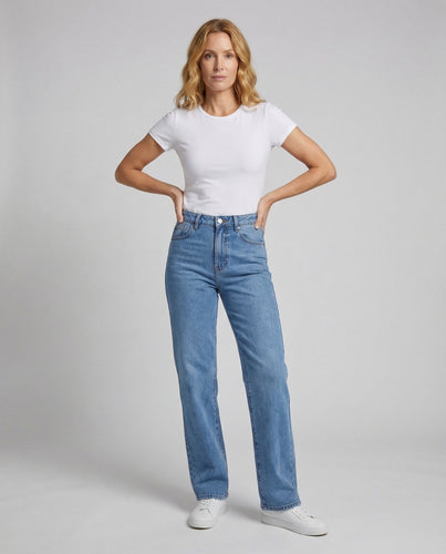 Women's high-waisted relaxed jeans