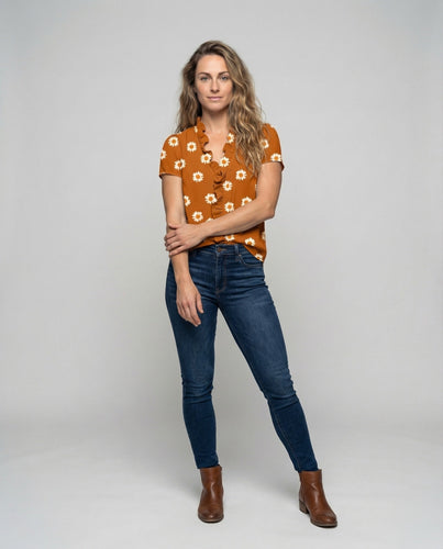 Ladies short-sleeved ruffled blouse.