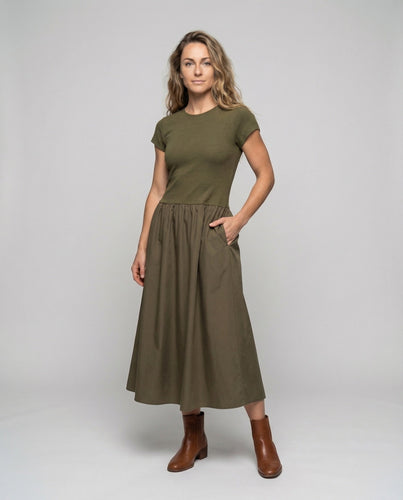 Women's casual maxi dress with flared skirt.