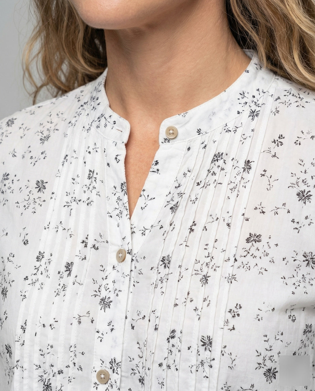 Women’s lightweight linen tunic with floral print.
