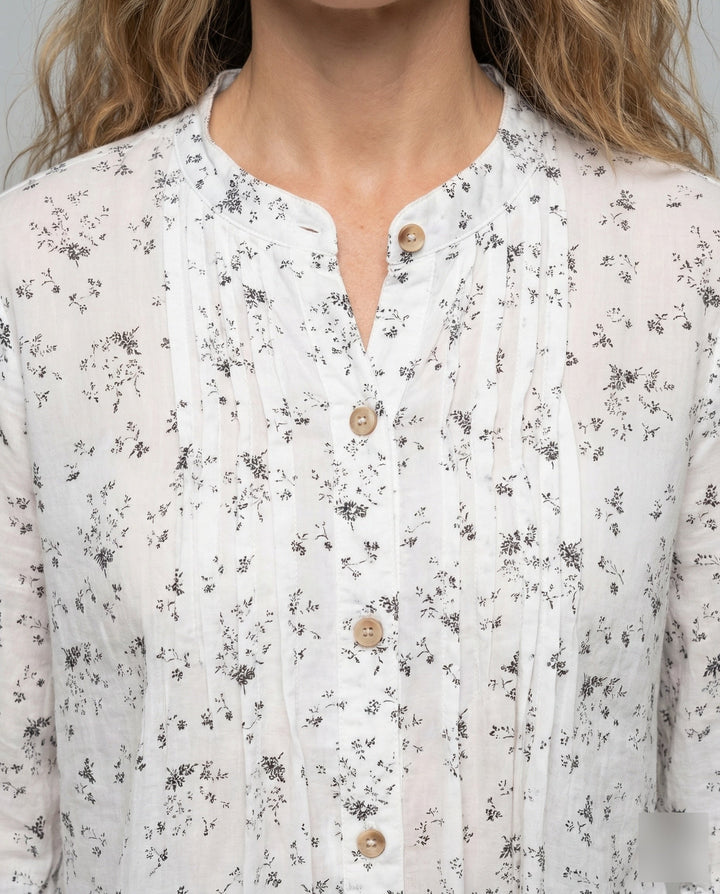 Women's lightweight linen-look tunic blouse.