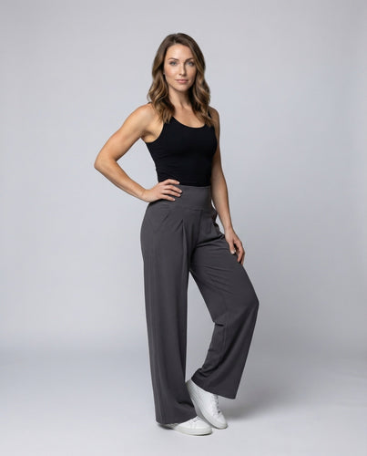 Women's ankle-length linen look pants in palazzo style