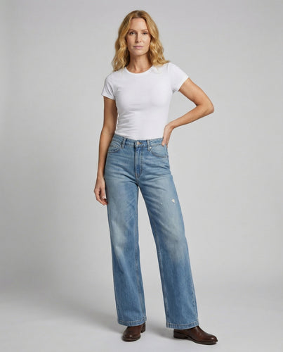 Women's wide flared jeans with abrasion details