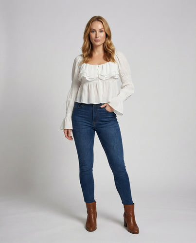 Ladies romantic Carmen blouse with ruffle collar