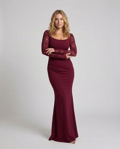 Ladies fitted evening dress in mermaid silhouette