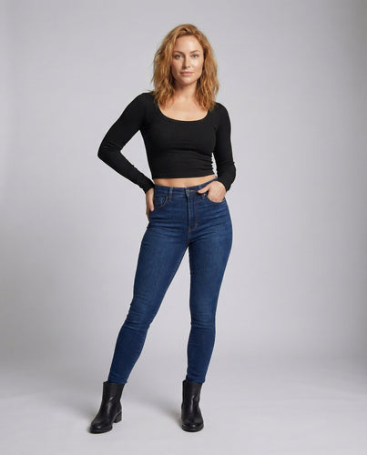 Women's fitted ribbed long sleeve crop top
