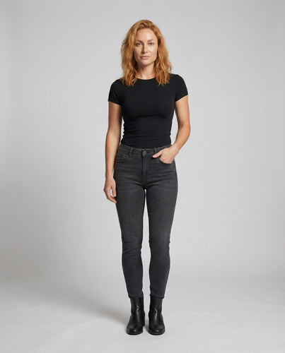 Women's figure-hugging short-sleeve top made of ribbed jersey