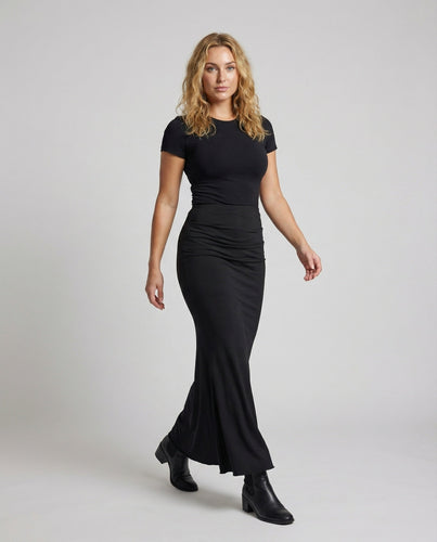 Women's fitted maxi skirt with trumpet hem