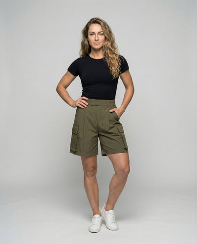 Women’s cargo shorts with pleats