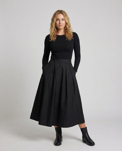 Women's flared maxi skirt with pleats