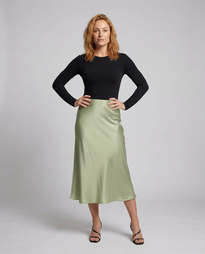 Women's flowing midi skirt in diagonal cut