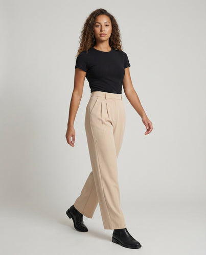 Women's high-waisted fabric trousers with front pleats