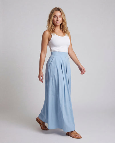 Ladies high-waisted maxi skirt with tucks