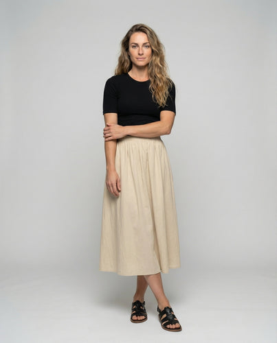 Women's ankle-length crinkle maxi skirt with side pockets
