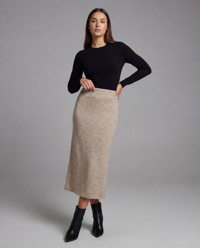 Women's high-waisted ribbed knit skirt with flared hem
