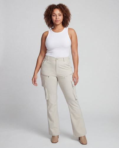 Women's high-waisted cargo pants with flap pockets