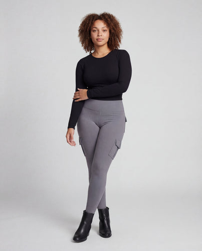 Women's high-waisted leggings with cargo pockets