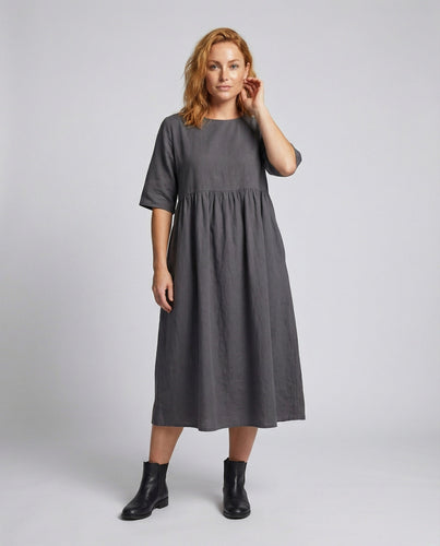 Women’s maxi dress in linen look with square neckline
