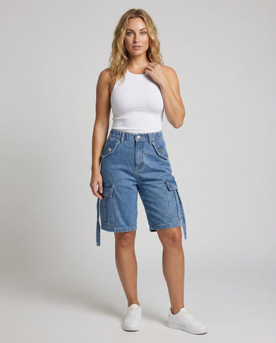 Women's denim bermuda shorts with cargo pockets