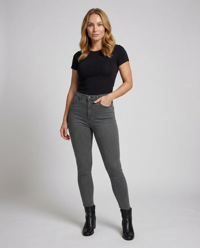 Women shaping skinny jeans with support effect