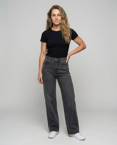 Women's high-waisted wide jeans with straight leg