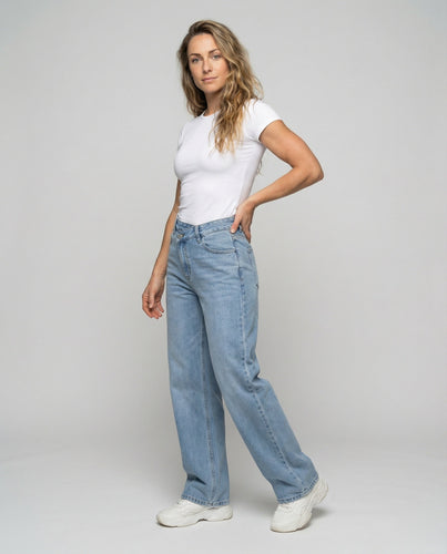 Women’s straight jeans with side seams