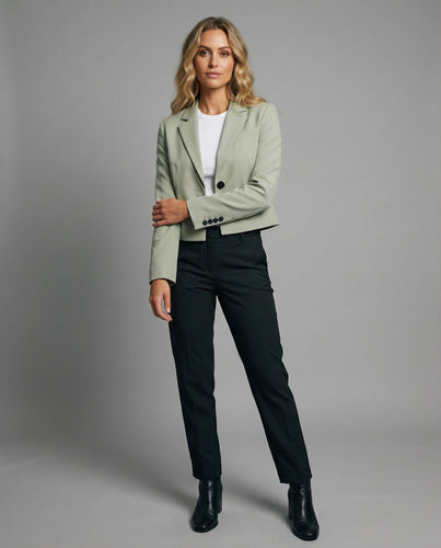 Women's boxy blazer with wide lapels