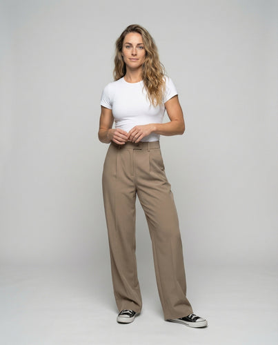 Women's high-waisted palazzo pants with crease